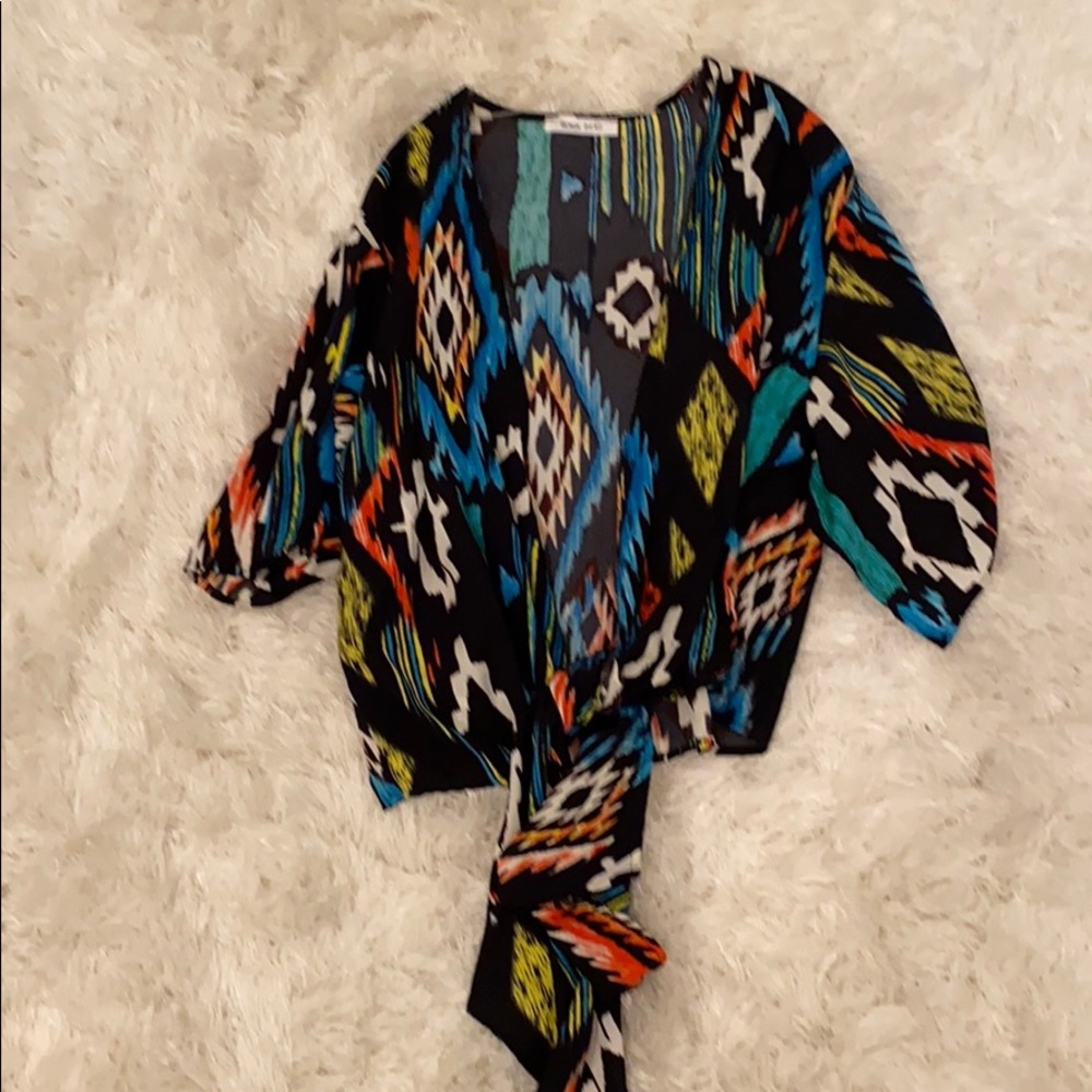 Light tunic  multi color that ties in front